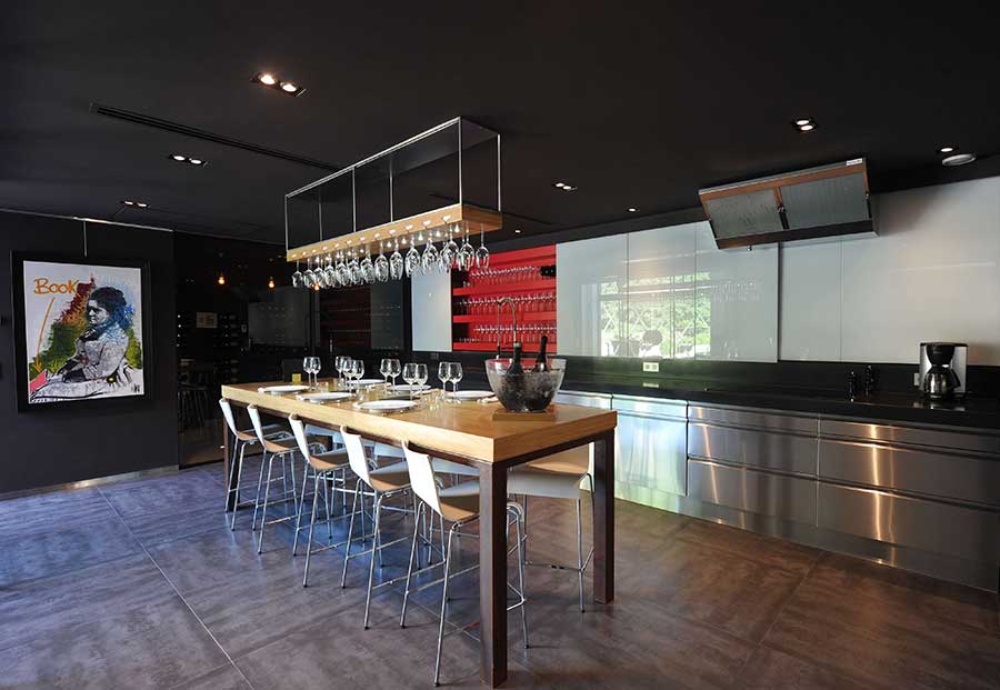 Cuisine en inox pour déguster les champagnes Devaux